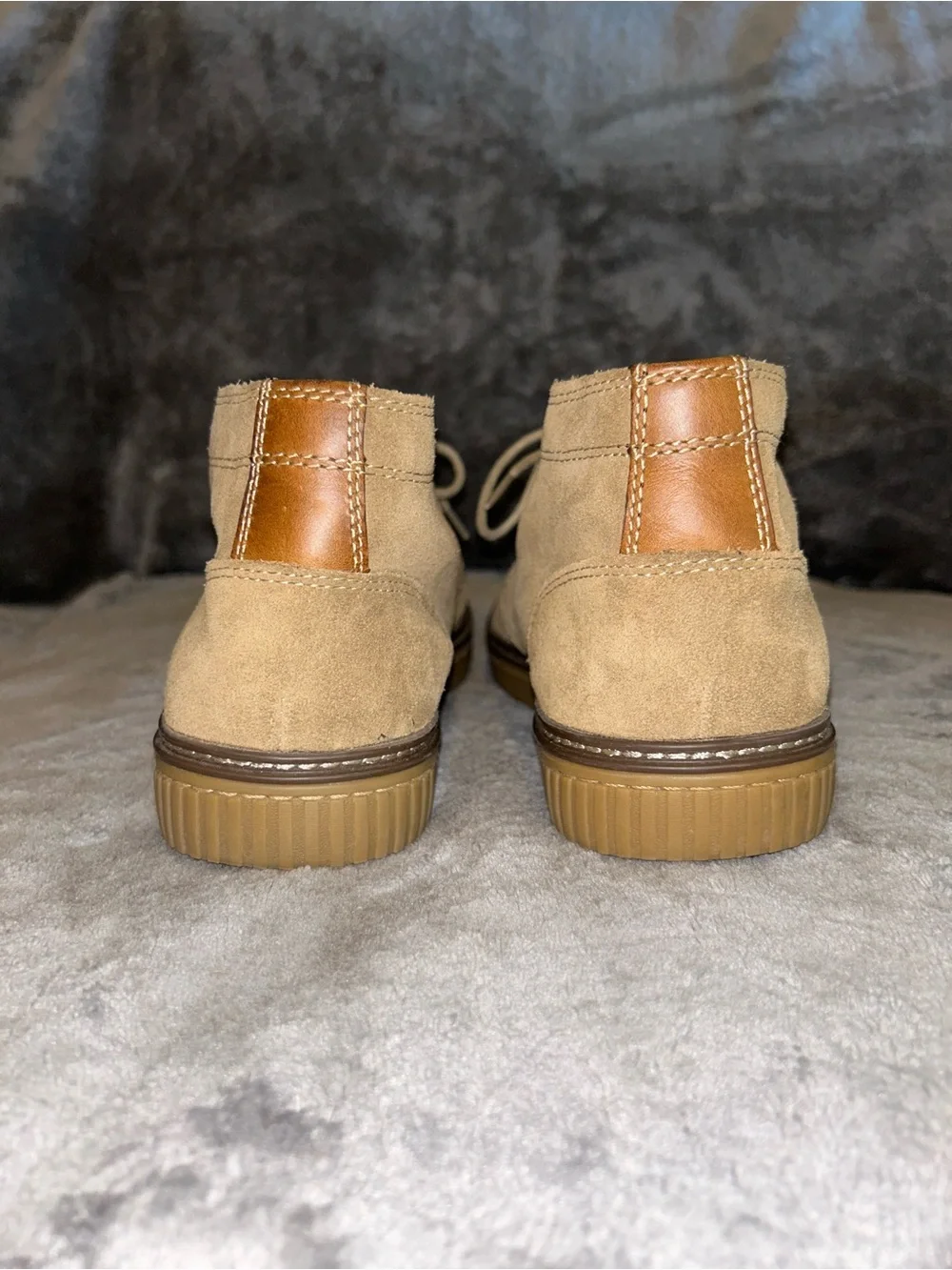 Johnston & Murphy Men's Wallace Suede Chukka Boots in Taupe size 8